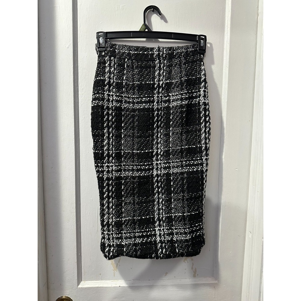 Vesper Black Plaid Skirt in‎ 8